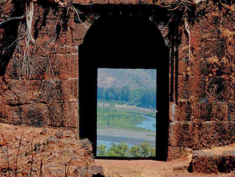 Bankot Fort
