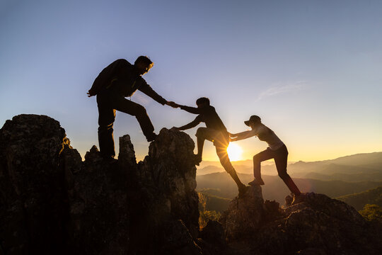 Explore the Benefits of Trek Leading for Leadership Development