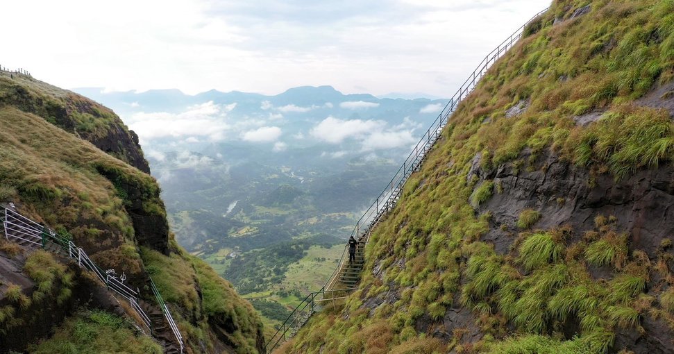 Bhairavgad to Ratangad Trek (B2R) - Tour