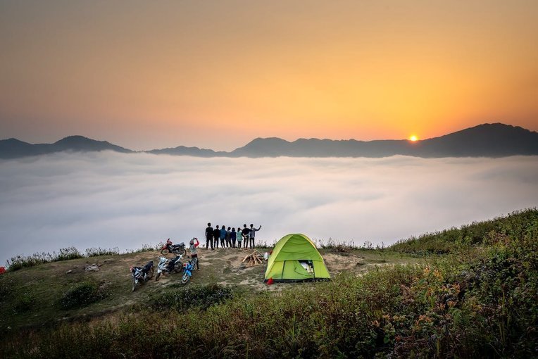 Munnar hilltop Camping amidst Clouds - Tour
